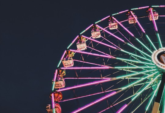 Lit up farris wheel